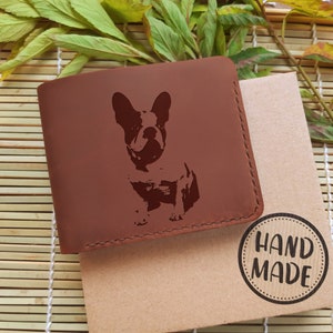 Cartera grabada para hombre. Cartera para hombre de cuero de plena flor pequeña personalizada hecha a mano. Regalo para papá perro. Regalo para amante y propietario de Boston Terrier