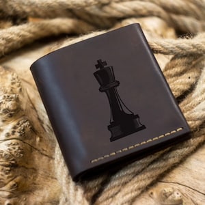 Cartera personalizada. Cartera grabada. Carteras minimalistas plegables delgadas de cuero de plena flor personalizadas para hombres Regalo para amantes del ajedrez. Regalos para ajedrecistas