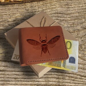 Regalos para hombres que lo tienen todo. Monedero personalizado. Cartera slim de cuero bifold de grano completo grabada. Regalo de cuero personalizado para él