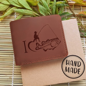 Papá Regalo de pesca para hombres Billetera grabada. Cartera compacta slim bifold de cuero personalizada para hombres. Bolsillo delantero de cuero personalizado Billetera pequeña