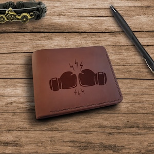 Cartera personalizada. Regalos de boxeo. Carteras plegables delgadas de cuero de plena flor grabadas para hombre. Cartera de bolsillo frontal personalizada. Regalos kick-boxing