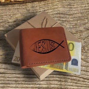 Regalos cristianos para hombres, billetera personalizada, billetera minimalista bifold de cuero de grano completo delgado grabado para hombres, billetera de bolsillo frontal personalizada