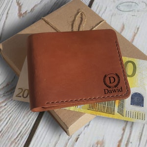 Regalo de cumpleaños número 21 para él. Cartera personalizada por dentro y por fuera. Cartera Bifold grabada. Carteras de cuero de grano completo slim personalizadas para hombres