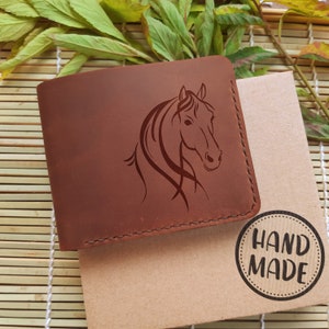 Carteira Gravada. Carteira Bifold de Couro Real Personalizada para Homens. Presente para Proprietário de Cavalo. Presente para Amante de Cavalo. Carteira de Cavalo. Presente Equestre