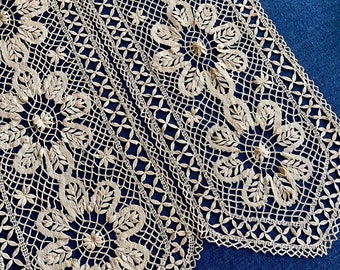 Antikes Kissen Spitzenschal mit Blattmotiven
