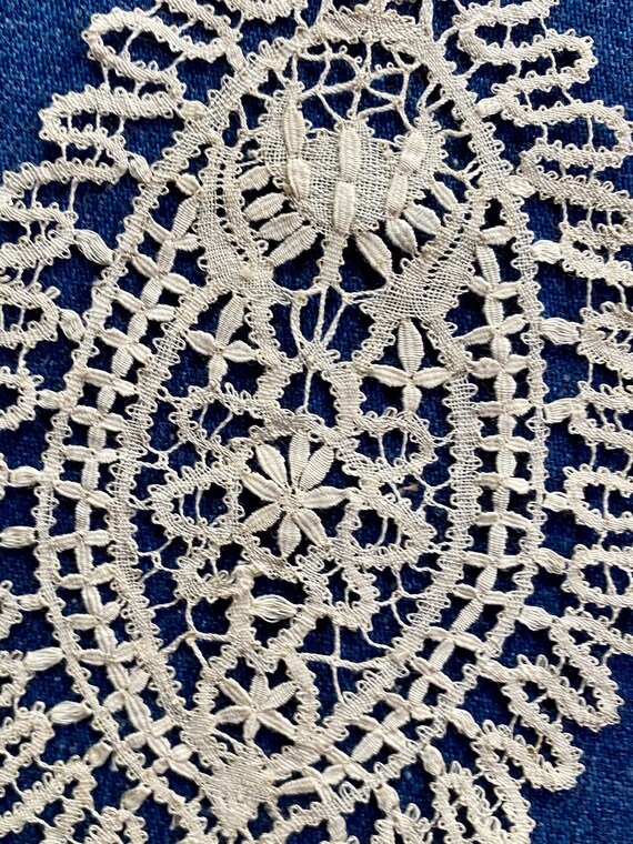 Antique Hand Made Lace Lappet - image 4