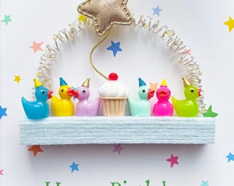 Light Up 3D Birthday Card: cupcake  and party ducks with gold star balloon
