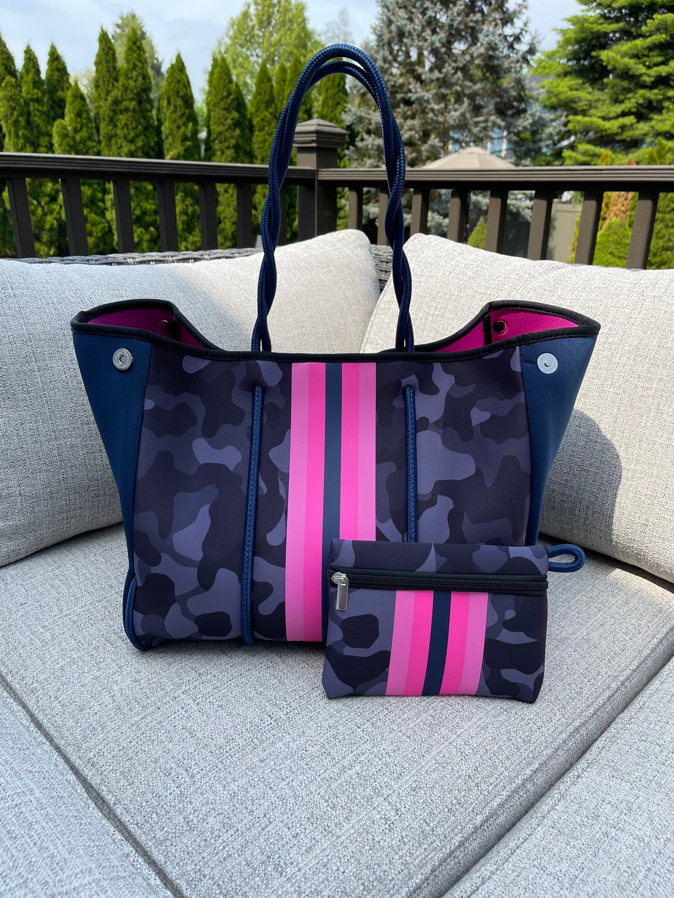 Neoprene Tote Large Blue Camo With Hot Pink Racer Stripe -  Finland