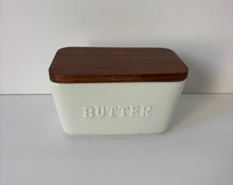Farmhouse Stoneware  White Porcelain Embossed Butter Dish With Wooden Lid