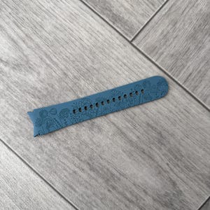 Engraved Wildflower Silicone Watch Band for Samsung Galaxy 4/5/6/7/FE - 30 Colors image 9