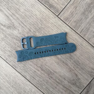Engraved Wildflower Silicone Watch Band for Samsung Galaxy 4/5/6/7/FE - 30 Colors image 7
