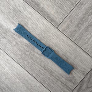 Engraved Wildflower Silicone Watch Band for Samsung Galaxy 4/5/6/7/FE - 30 Colors image 11
