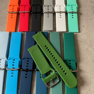 Graverat silikonarmband med den stora vita hajen – 22 mm, 19 färger bild 3