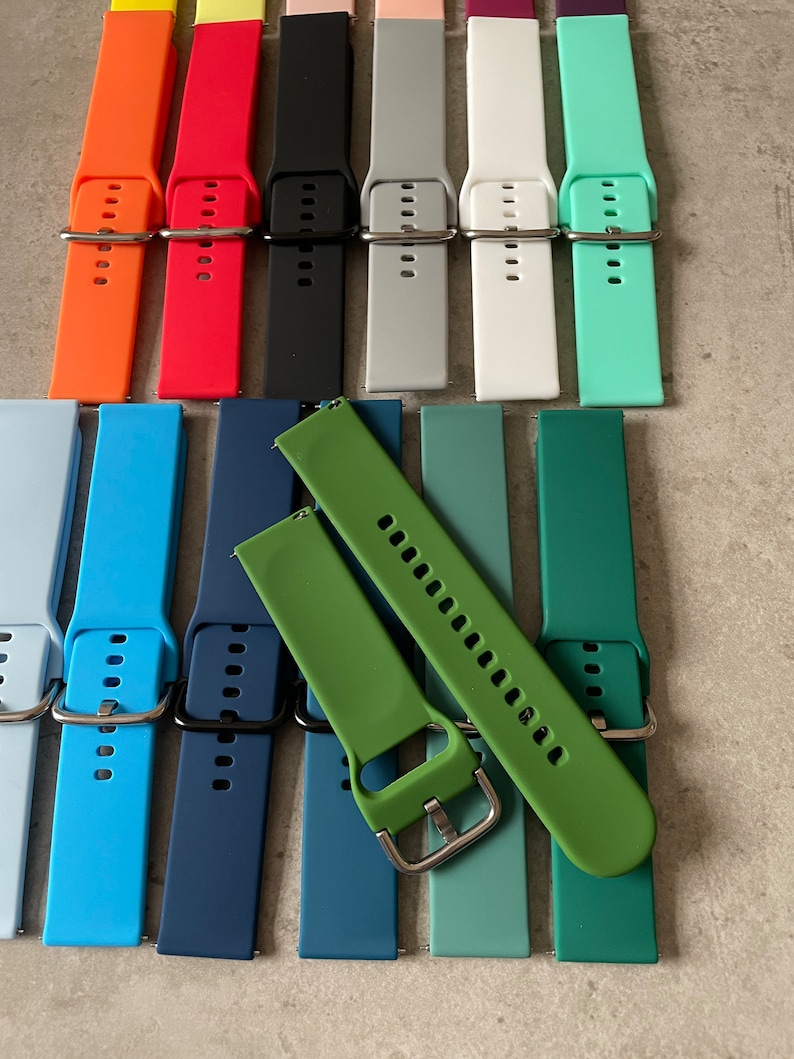 Graverat silikonarmband med den stora vita hajen – 22 mm, 19 färger bild 3