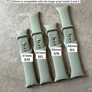 Może przedstawiać: Cztery jasnozielone paski do zegark&oacute;w dla modeli Pixel Watch. Paski są oznaczone rozmiarami 41 mm i 45 mm oraz rozmiarami S/M i M/L. Tekst na g&oacute;rze wskazuje kompatybilność z modelami Pixel Watch 1, 2, 3 i 4.