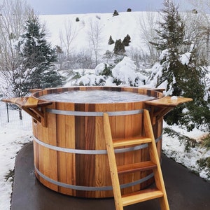 Western Red Cedar Hot Tub!