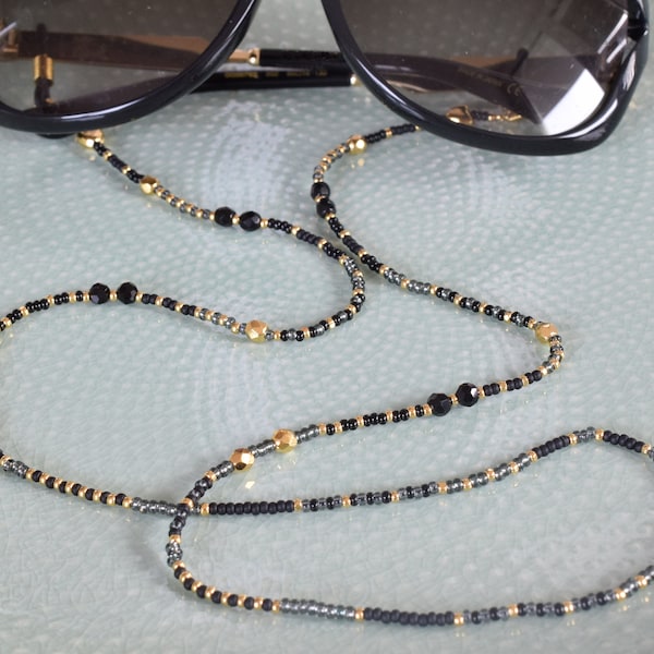 Black and gold beaded sunglasses chain, gold plated glasses strap, eyewear chain accessory, birthday gift for mom, present for best friend