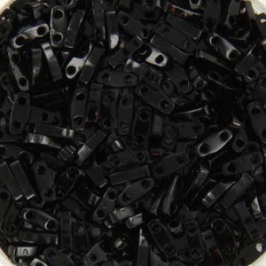 Cuentas Miyuki Quarter Tilas, negro opaco, color 401, cuentas japonesas, cuentas cuadradas, cuentas de dos agujeros de 1,25 mm, 5 gramos, cuentas planas, cuentas de semillas