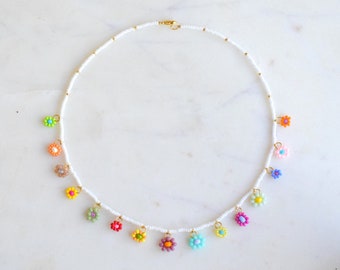 Flower charm necklace, colorful beaded necklace daisy, birthday gift for girlfriend, mothers day gift for her jewelry, necklace flower