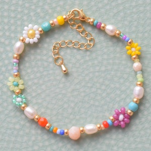 Colorful beaded bracelet for women gifts, freshwater pearl bracelet beads, gift for her, daisy chain, friendship bracelet, daisy bracelet