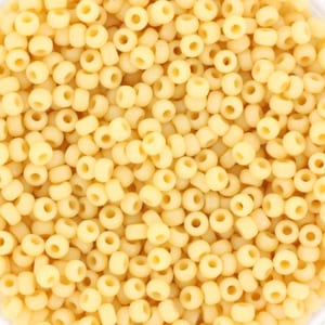 10 g Miyuki-rocailles 11/0, ondoorzichtige peer 493, japanse kralen, gebroken witte kralen, maat 11, 2 mm, ivoorrocailles, lichtgeel, beige kralen