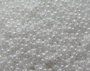 10g Miyuki Rocailles ceylon white pearl, weiß lüster, Größe 11/0 528, Perlen aus Japan, runde Rocailles, Miyuki weiss perlen