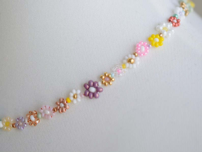 Beaded flower necklace for women, daisy chain, colorful necklace dainty, Mothers Day gift, birthday gift for best friend, gift for daughter image 4