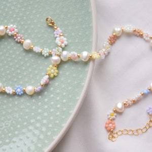 Perlenkette bunt, Gänseblümchen Kette, Geschenke für Frauen, Süsswasserperlenkette, Muttertag Geschenk, Choker Perlen Blumen
