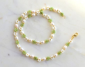 Beaded flower necklace pearl, green daisy necklace, freshwater pearl choker, Mothers day gift for her necklace, seed bead necklace flower