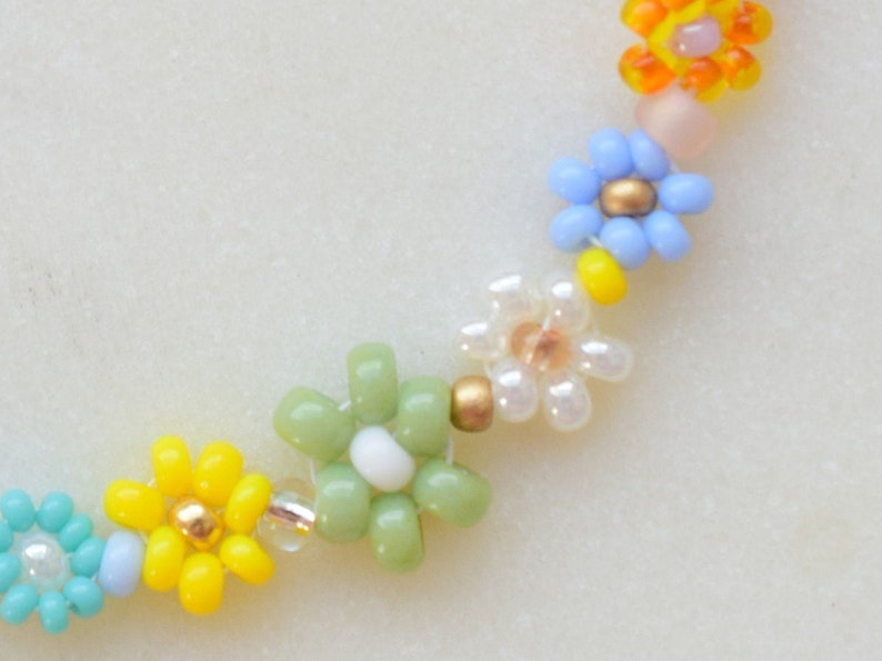 Colorful beaded bracelet for women, flower bracelet, daisy chain, gift for teenager niece, pastel colors, daisy bracelet, Mothers day gift image 6