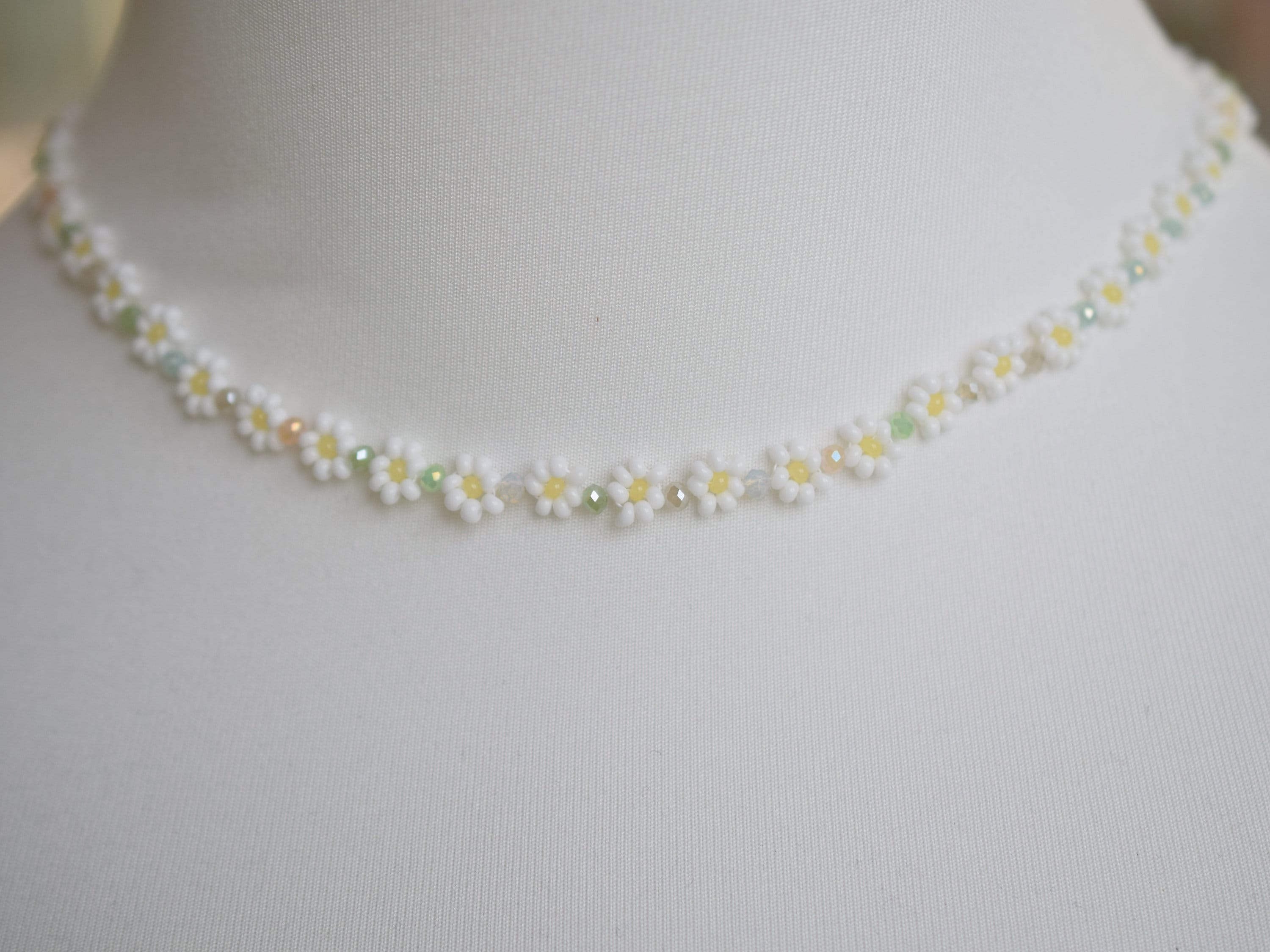 Collana di fiori Collana di perline Collana girocollo Margherita bianca Collana estiva Regalo di compleanno per sorelle Regali romantici per lei Regalo Addio al nubilato - Italia