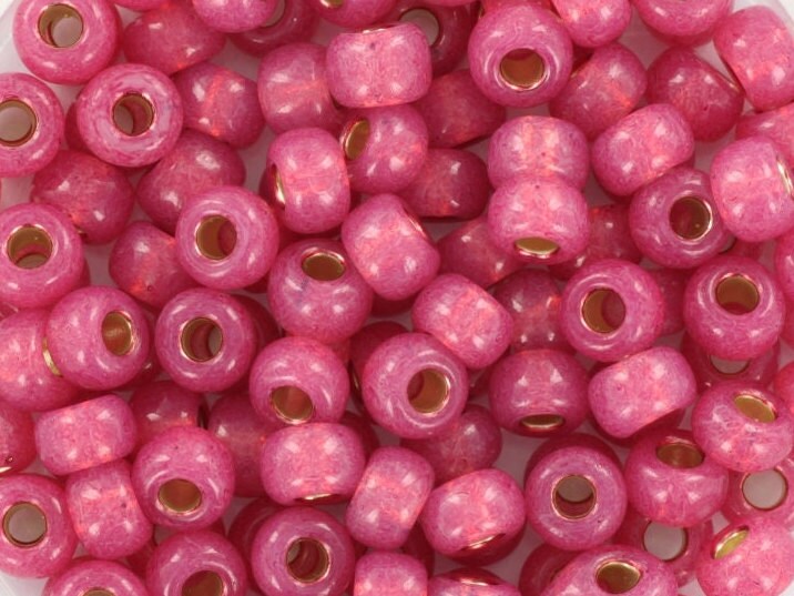 みゆき 10g Miyuki Seed Beads 6/0, Silverlined Alabaster Dyed Dark Rose