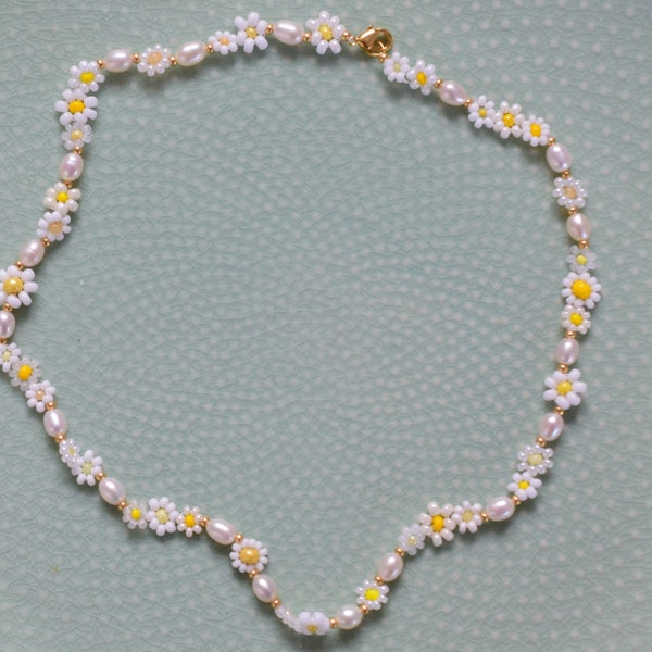 Collier de fleurs pour femme, collier de perles bohème, collier ras de cou, marguerite blanche, collier d'été, cadeau d'anniversaire pour soeur, cadeaux romantiques