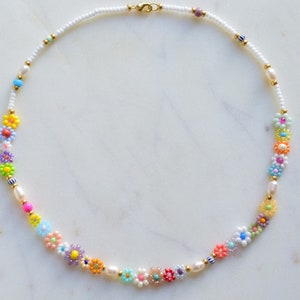 Colorful beaded necklace, daisy necklace bead, freshwater pearl necklace choker, birthday gift for sister, mothers day gift for her jewelry
