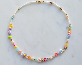 Colorful beaded necklace, daisy necklace bead, freshwater pearl necklace choker, birthday gift for sister, mothers day gift for her jewelry