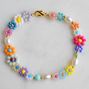 Colorful bead and pearl bracelet, daisy flower bracelet, freshwater pearl bracelet for women, Birthday gift for girlfriend, Mothers Day gift