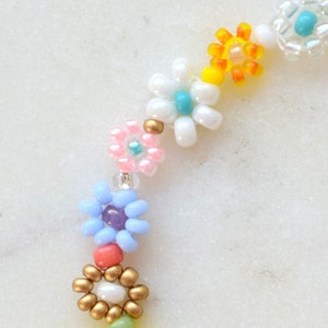 Colorful beaded bracelet for women, flower bracelet, daisy chain, gift for teenager niece, pastel colors, daisy bracelet, Mothers day gift image 5