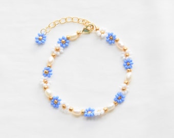Beaded bracelet with pearls, Daisy flower bracelet for women, freshwater pearl bracelet gold, blue flower bracelet, Mothers day gift