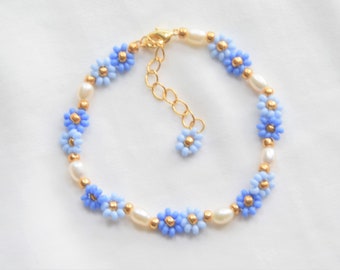 Beaded bracelet with pearls, Daisy flower bracelet for women, freshwater pearl bracelet gold, blue flower bracelet, Mothers day gift