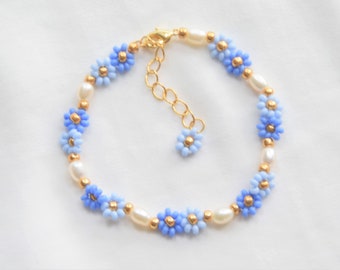 Beaded bracelet with pearls, Daisy flower bracelet for women, freshwater pearl bracelet gold, blue flower bracelet, Valentine bracelet gift