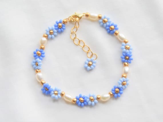 Beaded Bracelet With Pearls, Daisy Flower Bracelet for Women