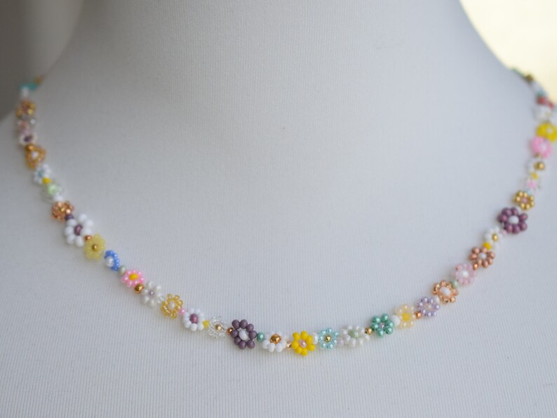 Beaded flower necklace for women, daisy chain, colorful necklace dainty, Mothers Day gift, birthday gift for best friend, gift for daughter image 2