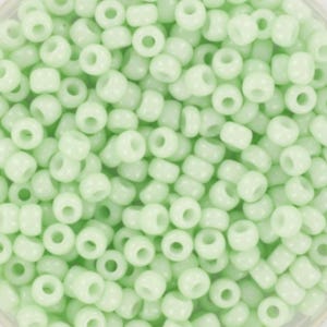 Cuentas de semillas Miyuki 8/0, 10 g, menta claro opaco 3318, cuentas japonesas de alta calidad, color verde, tamaño 3 mm, rocallas verde pastel.