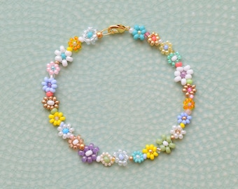 Colorful beaded bracelet for women, flower bracelet, daisy chain, gift for teenager niece, pastel colors, daisy bracelet, Mothers day gift