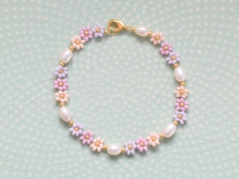 Daisy flower bracelet, freshwater pearl bracelet dainty, girlfriend birthday gift, bridesmaids jewelry, boho bracelet beaded, romantic gifts image 7
