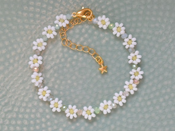 Bohemian Small Daisy Flower Rice Bead Bracelet Female Gold Chain - China  Bracelet and Jewelry price | Made-in-China.com