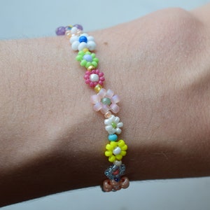 Colorful beaded bracelet, flower girl bracelet, flower jewelry, daisy bracelet, birthday gift for best friend, gift for teenager niece image 5