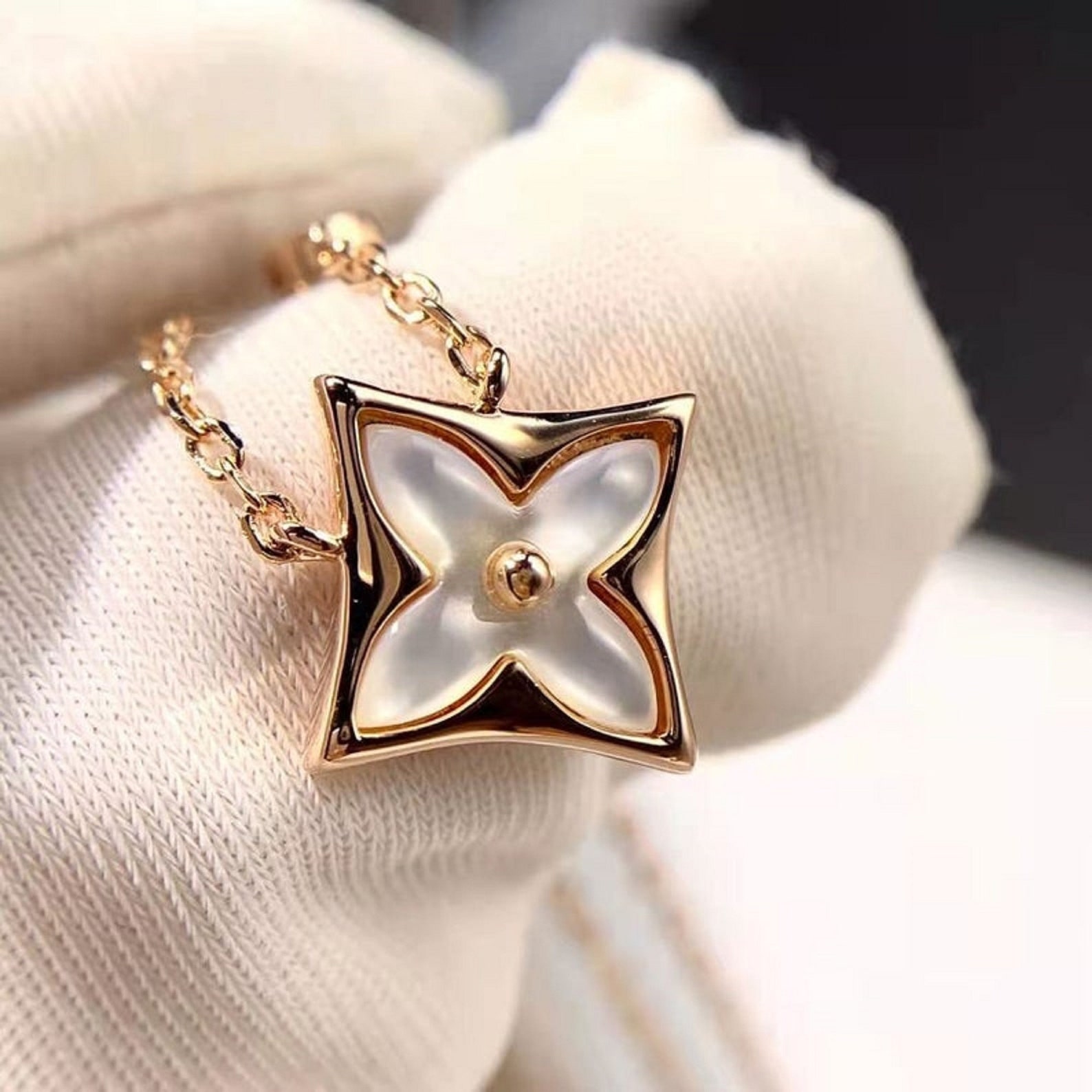 White pearl necklace/Mother of pearl clover necklace/18k rose Etsy