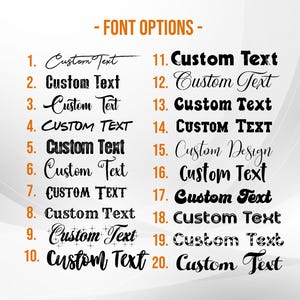 Może przedstawiać: Grafika prezentująca opcje czcionek dla tekstu niestandardowego. U g&oacute;ry znajduje się tekst "- FONT OPTIONS -". Wyświetlono dwadzieścia r&oacute;żnych styl&oacute;w czcionek, każdy oznaczony numerem i słowami "Custom Text" lub "Custom Design".