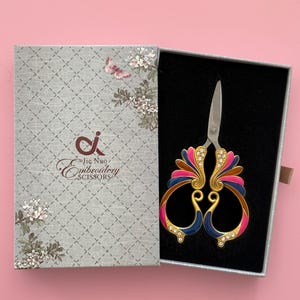 Vintage Sewing/ Embroidery Scissors – Elegant Design with a Touch of Sparkle